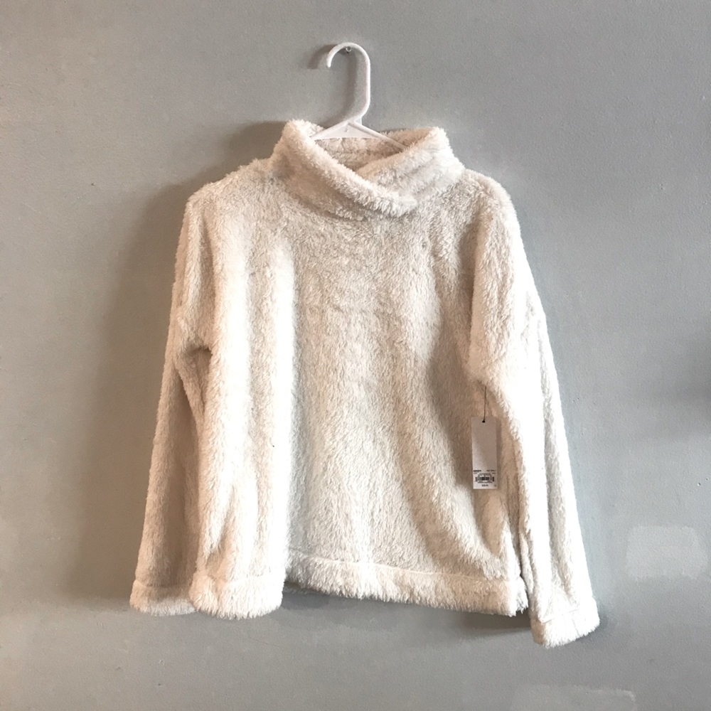 Fuzzy white pull over sweater